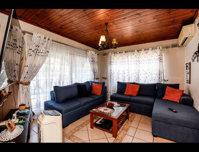 6 BEDROOM HOUSE FOR SALE IN AVOCA